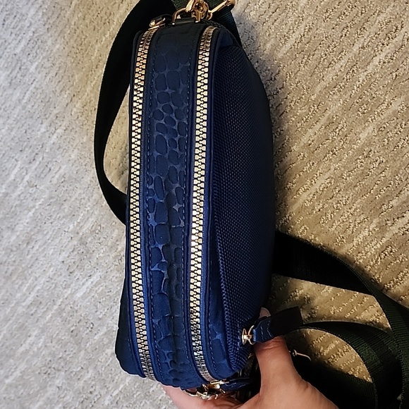 Stella & Dot Crush It Crossbody Camera Bag Navy/Green Strap - Picture 3 of 6